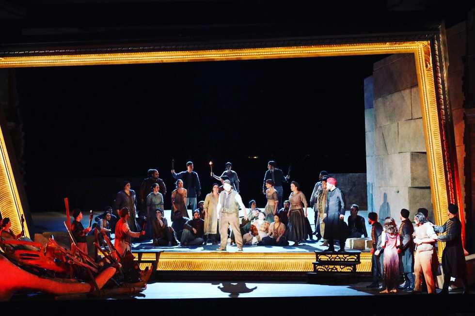 A scene from the Santa Fe Opera production of The Pearl Fishers.